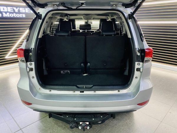 2021-Toyota-Fortuner-28-GD-6-Raised-Body-Auto image:9