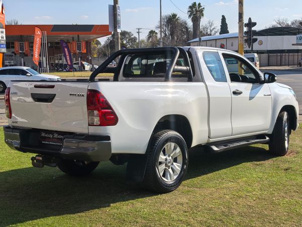 2017-Toyota-Hilux-24-GD-6-Raised-Body-SRX-Extended-Cab image:9