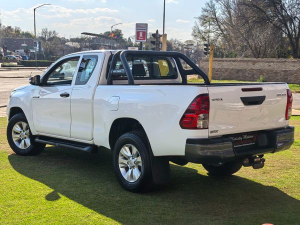 2017-Toyota-Hilux-24-GD-6-Raised-Body-SRX-Extended-Cab image:6
