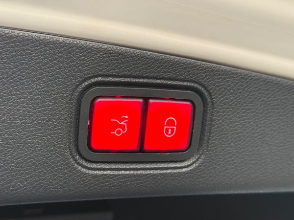 2017-Mercedes-Benz-E-Class-E300-Coupe-Edition-1 image:13