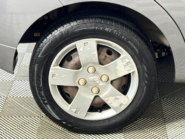 2011-Chevrolet-Aveo-16-L-Hatch image:5