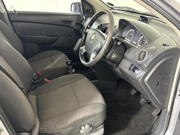 2011-Chevrolet-Aveo-16-L-Hatch image:8