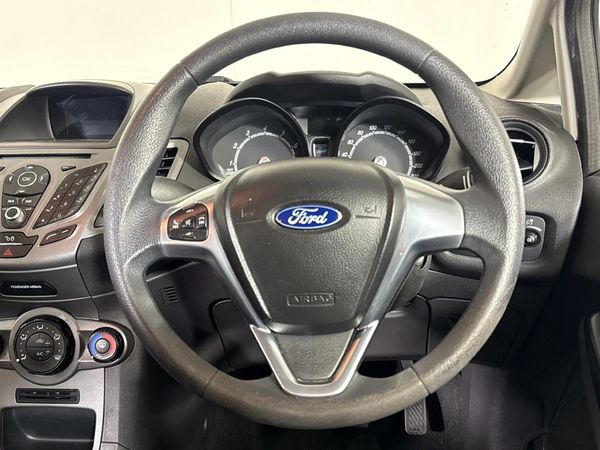 2015-Ford-Fiesta-14-Ambiente-5-dr image:10
