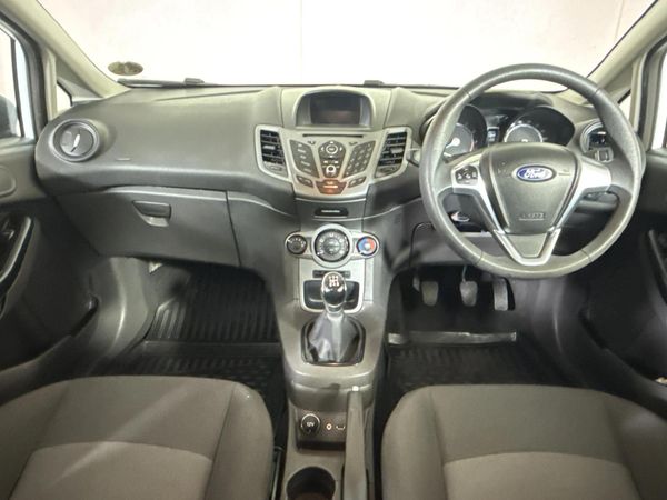 2015-Ford-Fiesta-14-Ambiente-5-dr image:1