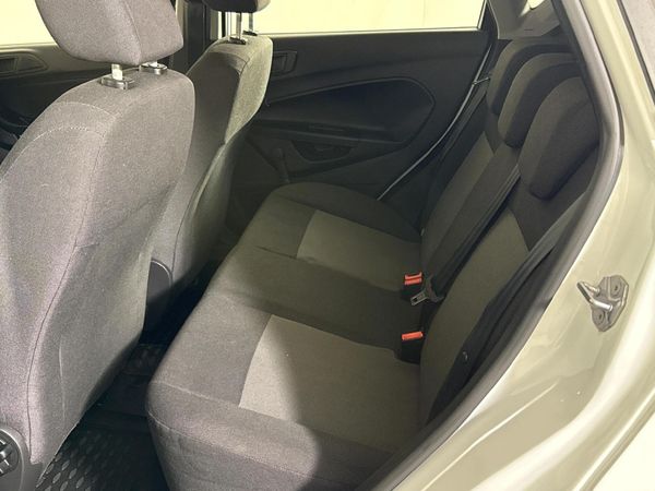 2015-Ford-Fiesta-14-Ambiente-5-dr image:3