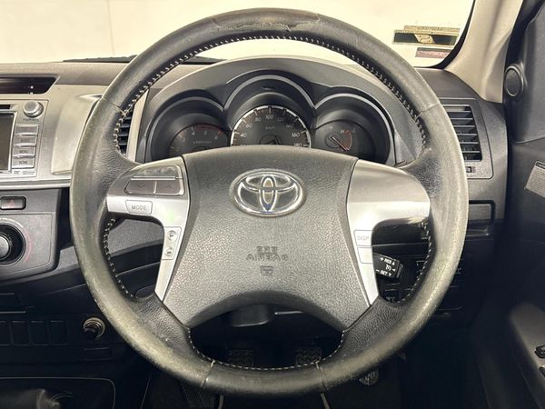 2015-Toyota-Hilux-30-D-4D-Legend-45-Xtra-Cab image:10