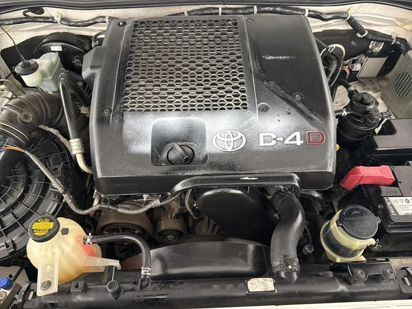 2015-Toyota-Hilux-30-D-4D-Legend-45-Xtra-Cab image:11