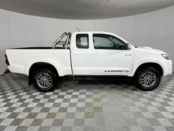 2015-Toyota-Hilux-30-D-4D-Legend-45-Xtra-Cab image:14