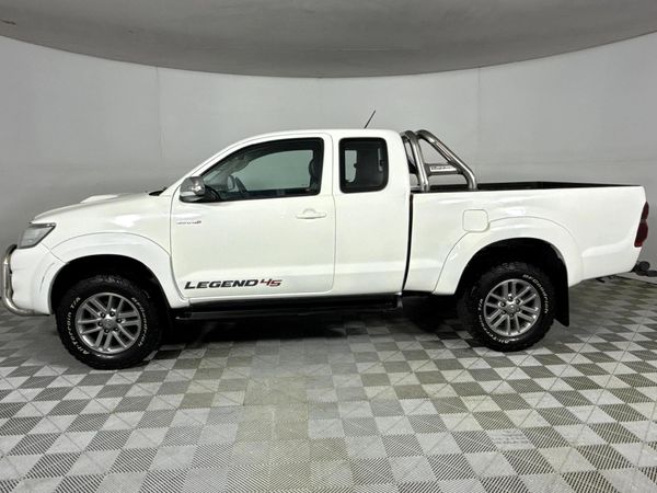 2015-Toyota-Hilux-30-D-4D-Legend-45-Xtra-Cab image:16