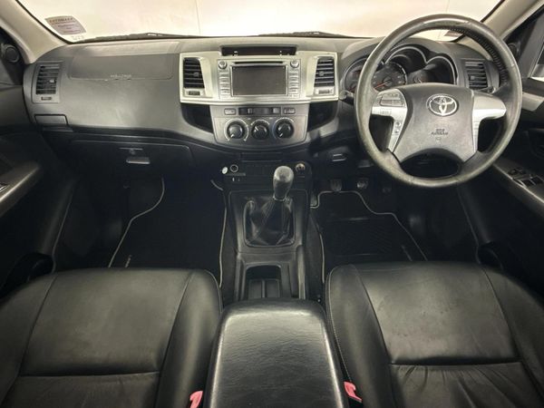 2015-Toyota-Hilux-30-D-4D-Legend-45-Xtra-Cab image:1