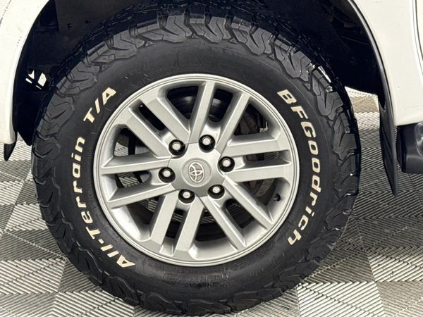 2015-Toyota-Hilux-30-D-4D-Legend-45-Xtra-Cab image:3