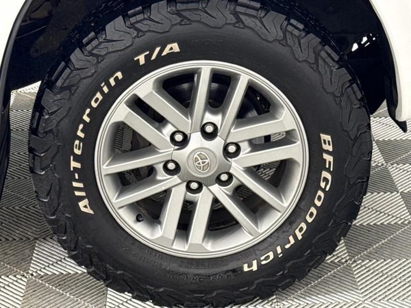 2015-Toyota-Hilux-30-D-4D-Legend-45-Xtra-Cab image:4