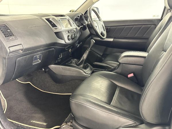 2015-Toyota-Hilux-30-D-4D-Legend-45-Xtra-Cab image:7