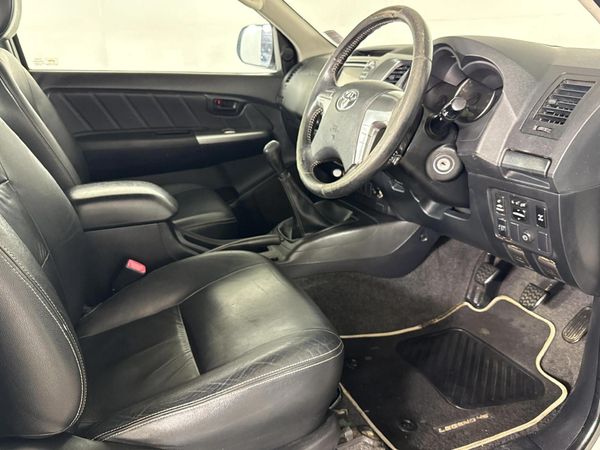 2015-Toyota-Hilux-30-D-4D-Legend-45-Xtra-Cab image:8