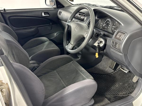 2002-Toyota-Corolla-160i-GLE-Auto image:9