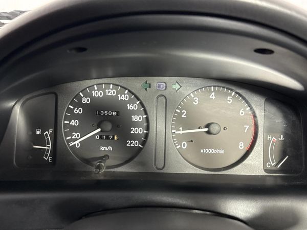 2002-Toyota-Corolla-160i-GLE-Auto image:2