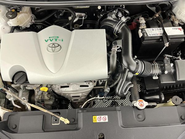 2019-Toyota-Yaris-15-Sport-5-dr image:12