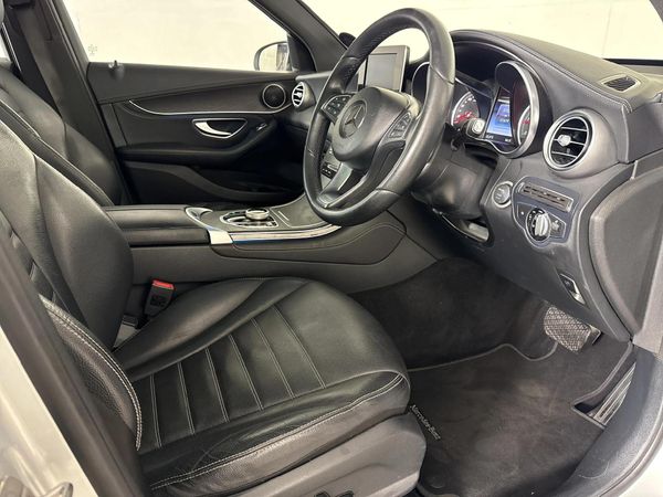 2017-Mercedes-Benz-GLC-250d image:9