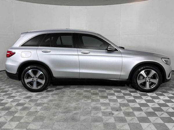 2017-Mercedes-Benz-GLC-250d image:15