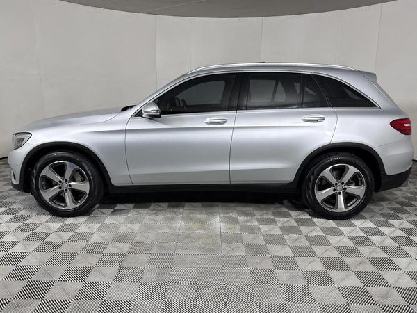 2017-Mercedes-Benz-GLC-250d image:17