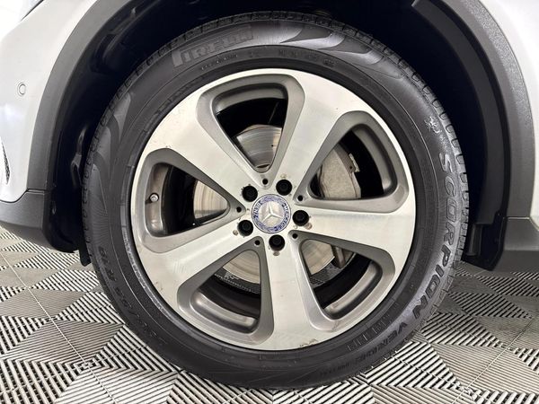 2017-Mercedes-Benz-GLC-250d image:4