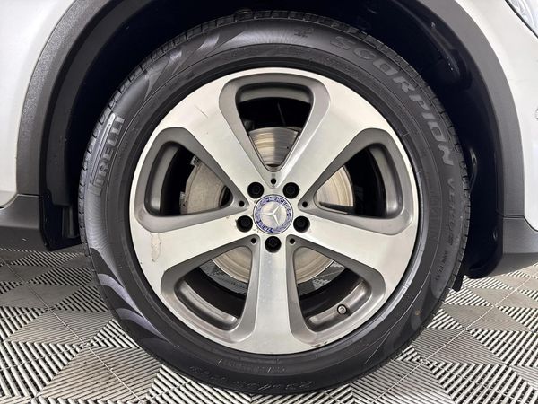 2017-Mercedes-Benz-GLC-250d image:5