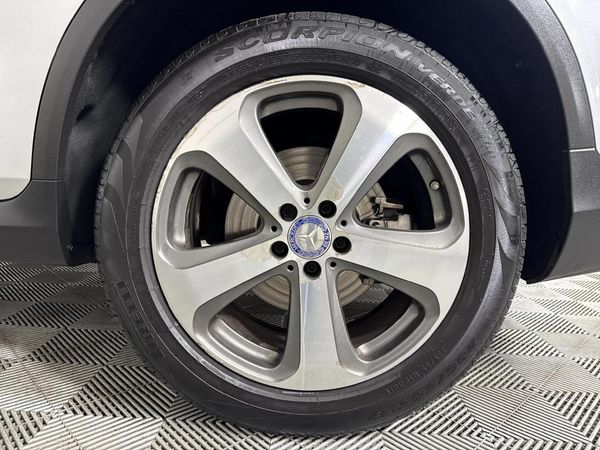 2017-Mercedes-Benz-GLC-250d image:6