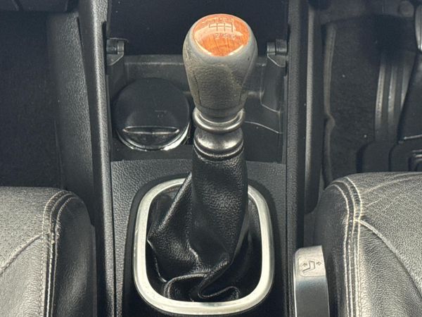2013-Nissan-Tiida-18-Acenta image:10