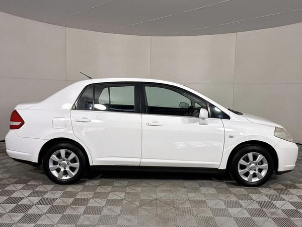 2013-Nissan-Tiida-18-Acenta image:16