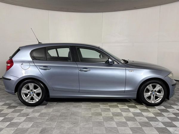 2011-BMW-1-Series-118i-5-dr image:10