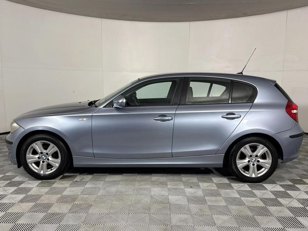 2011-BMW-1-Series-118i-5-dr image:12