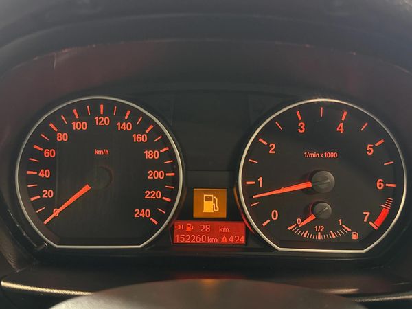 2011-BMW-1-Series-118i-5-dr image:2