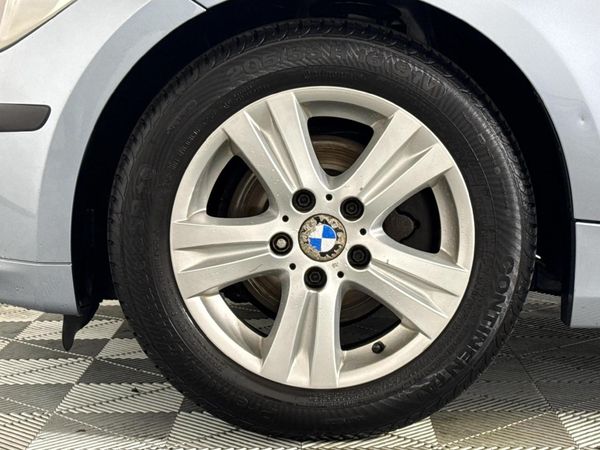 2011-BMW-1-Series-118i-5-dr image:3