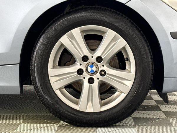 2011-BMW-1-Series-118i-5-dr image:4