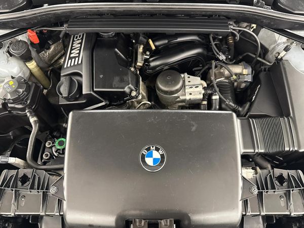 2011-BMW-1-Series-118i-5-dr image:7