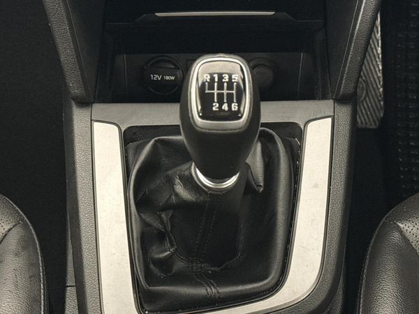 2019-Hyundai-Elantra-16-Executive image:10