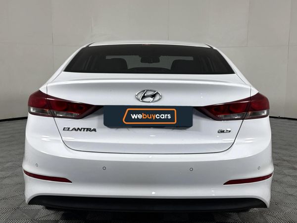 2019-Hyundai-Elantra-16-Executive image:17