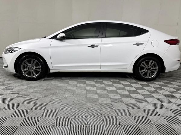 2019-Hyundai-Elantra-16-Executive image:18