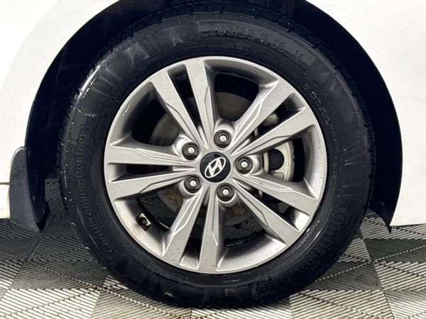 2019-Hyundai-Elantra-16-Executive image:5