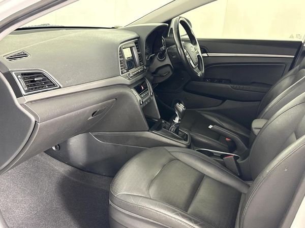 2019-Hyundai-Elantra-16-Executive image:8