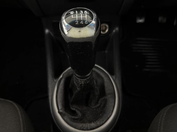 2013-Hyundai-i20-14-Glide image:10