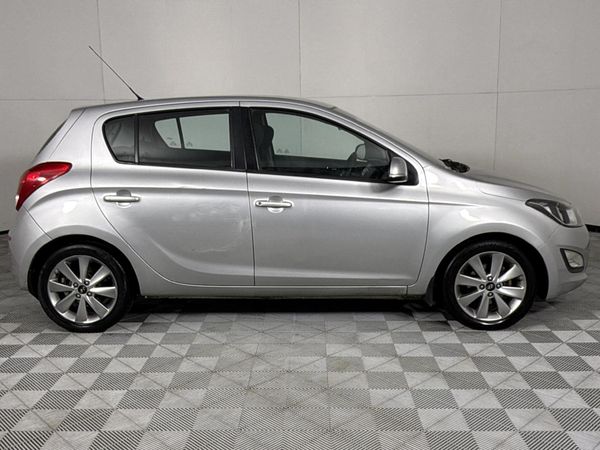 2013-Hyundai-i20-14-Glide image:16
