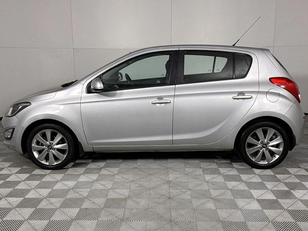 2013-Hyundai-i20-14-Glide image:18