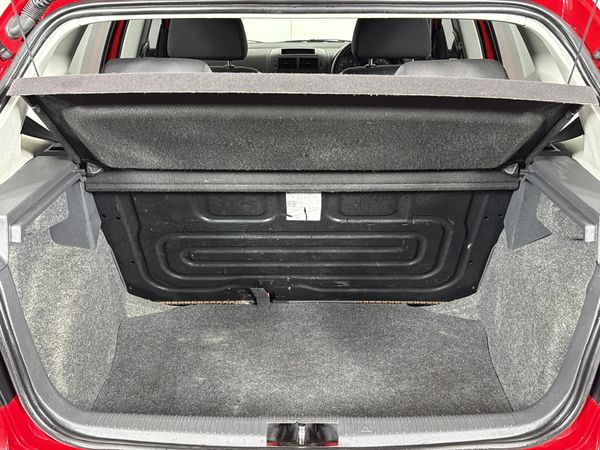 2013-Volkswagen-Polo-Vivo-16-5-dr image:12