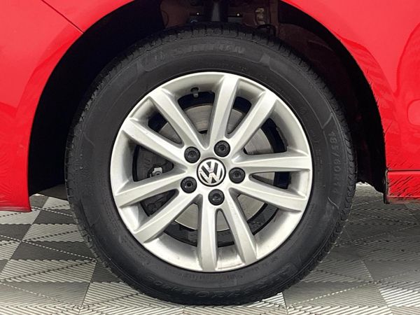 2013-Volkswagen-Polo-Vivo-16-5-dr image:4