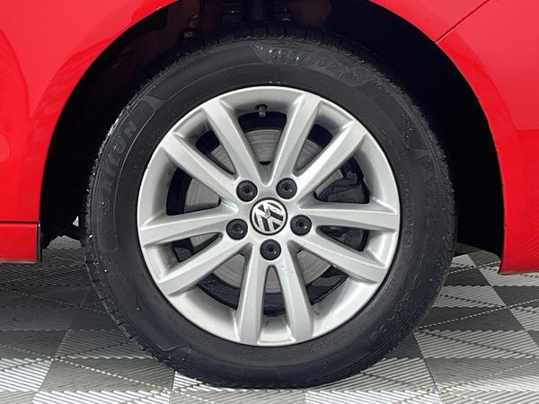 2013-Volkswagen-Polo-Vivo-16-5-dr image:5