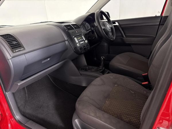 2013-Volkswagen-Polo-Vivo-16-5-dr image:8