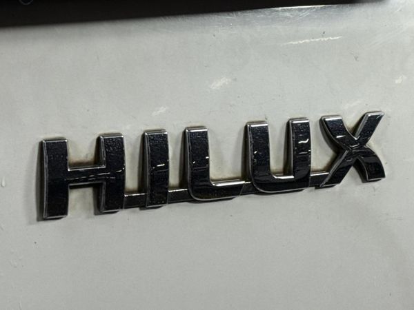 2015-Toyota-Hilux-30-D-4D-Legend-45-4x4-Double-Cab image:11