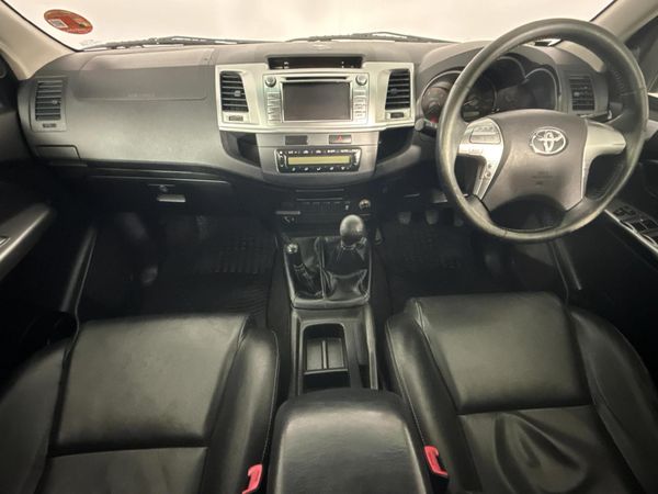 2015-Toyota-Hilux-30-D-4D-Legend-45-4x4-Double-Cab image:1
