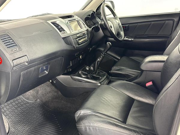 2015-Toyota-Hilux-30-D-4D-Legend-45-4x4-Double-Cab image:8